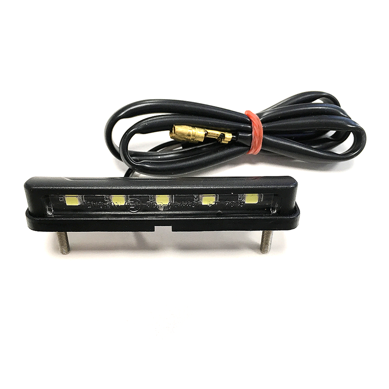Luz de matricula LED V Parts Universal con tornillos 12V0.5W 68,5x15mm