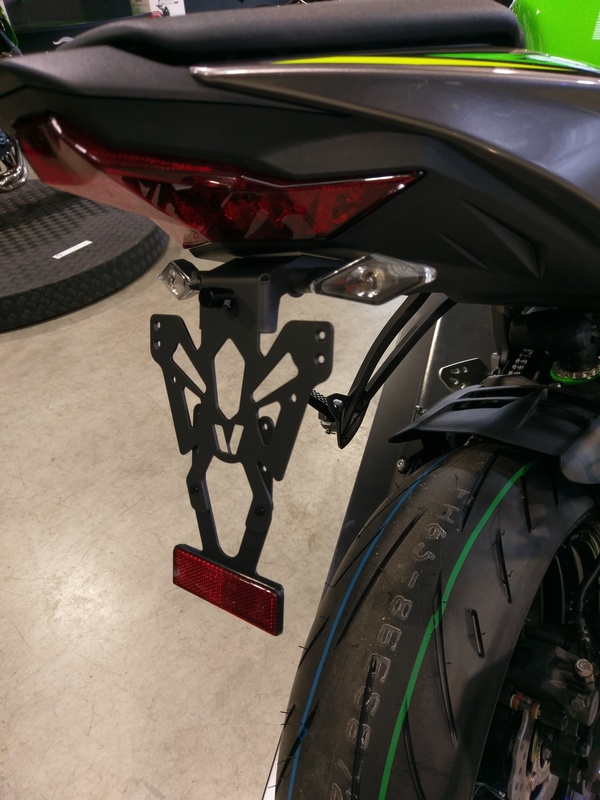 Portamatrículas Kawasaki ZX-6R negro V PARTS