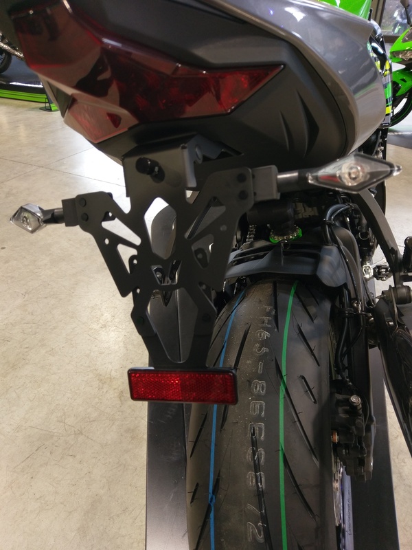 Portamatrículas Kawasaki ZX-6R negro V PARTS