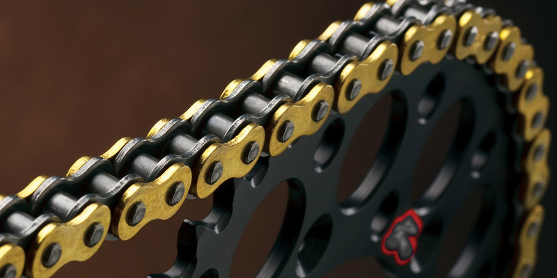 Cadena Renthal 520R1 con 112 eslabones negro/oro