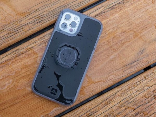 Poncho QUAD LOCK con protección contra la intemperie - iPhone XR