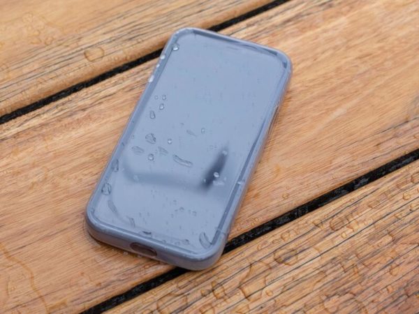 Poncho QUAD LOCK con protección contra la intemperie - iPhone 8+/7+/6+