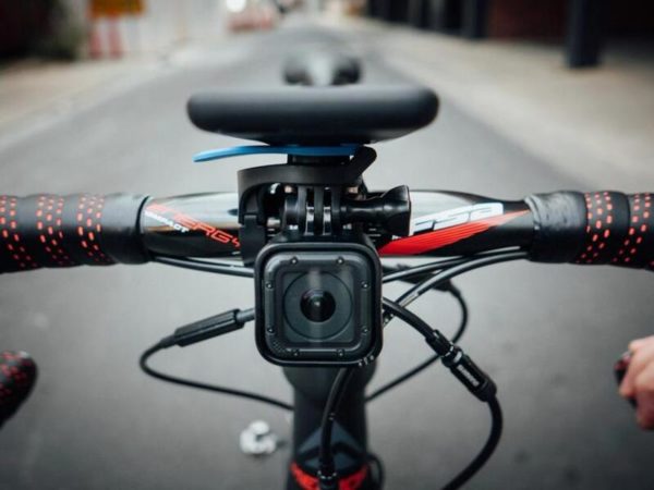 Adaptador de montaje frontal para cámara de acción QUAD LOCK