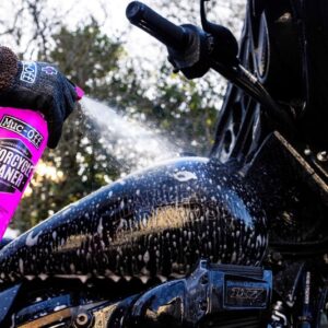 Kit de limpieza para motocicleta MUC-OFF 8 en 1
