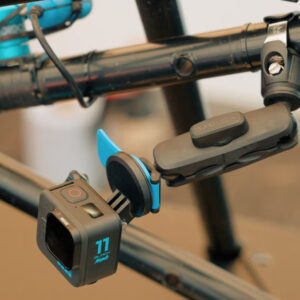 QUAD LOCK 360™ Abrazadera para manguera con jaula antivuelco