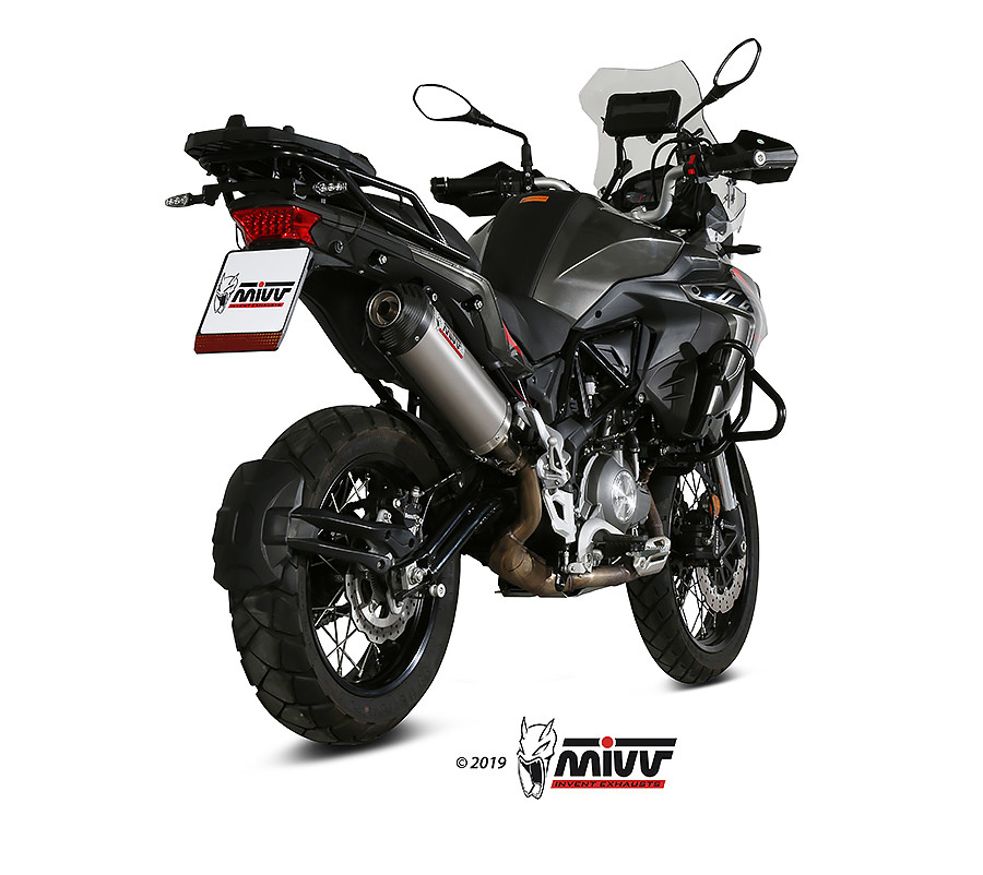 Mivv Slip-On Oval Titan con tapa carbono Benelli TRK 502 X 2018-25