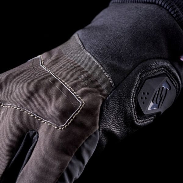 GUANTES FIVE WFX DISTRICT WOMAN WP NEGRO ORO