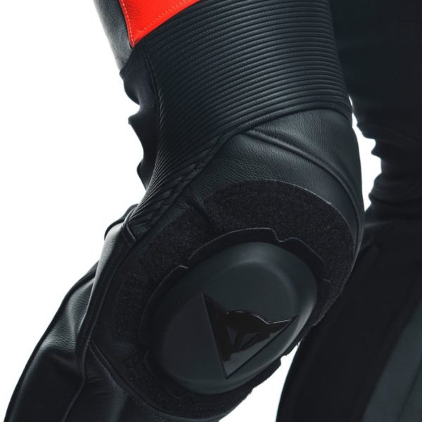 Mono Dainese TOSA 1 PCS CUERO PERF  BLACK FLUO-RED WHITE