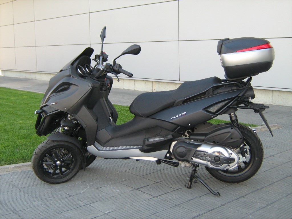 SOPORTE / FIJACIONES SHAD DE MALETA SCOOTER GILERA FUOCO 500 07