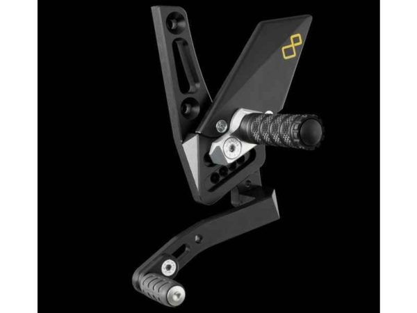 ESTRIBERAS LIGHTECH PEDAL FIJO PARA SPEED TRIPLE 1050/1050 R FTRTR003
