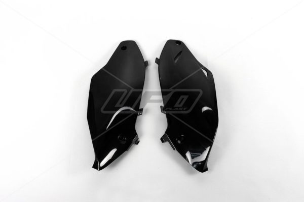 Paneles laterales traseros UFO Kawasaki negro KA04720-001