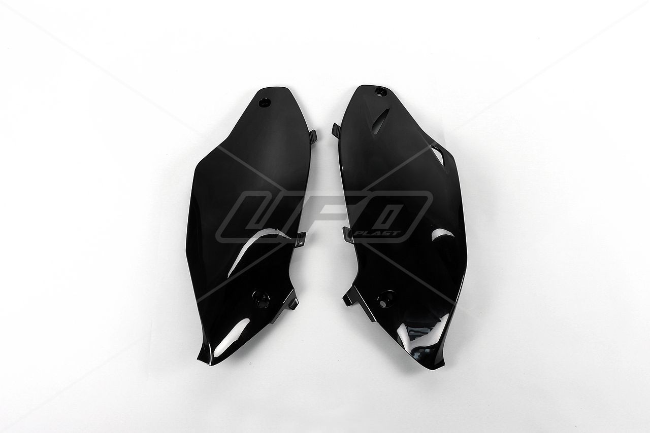 Paneles laterales traseros UFO Kawasaki negro KA04720-001