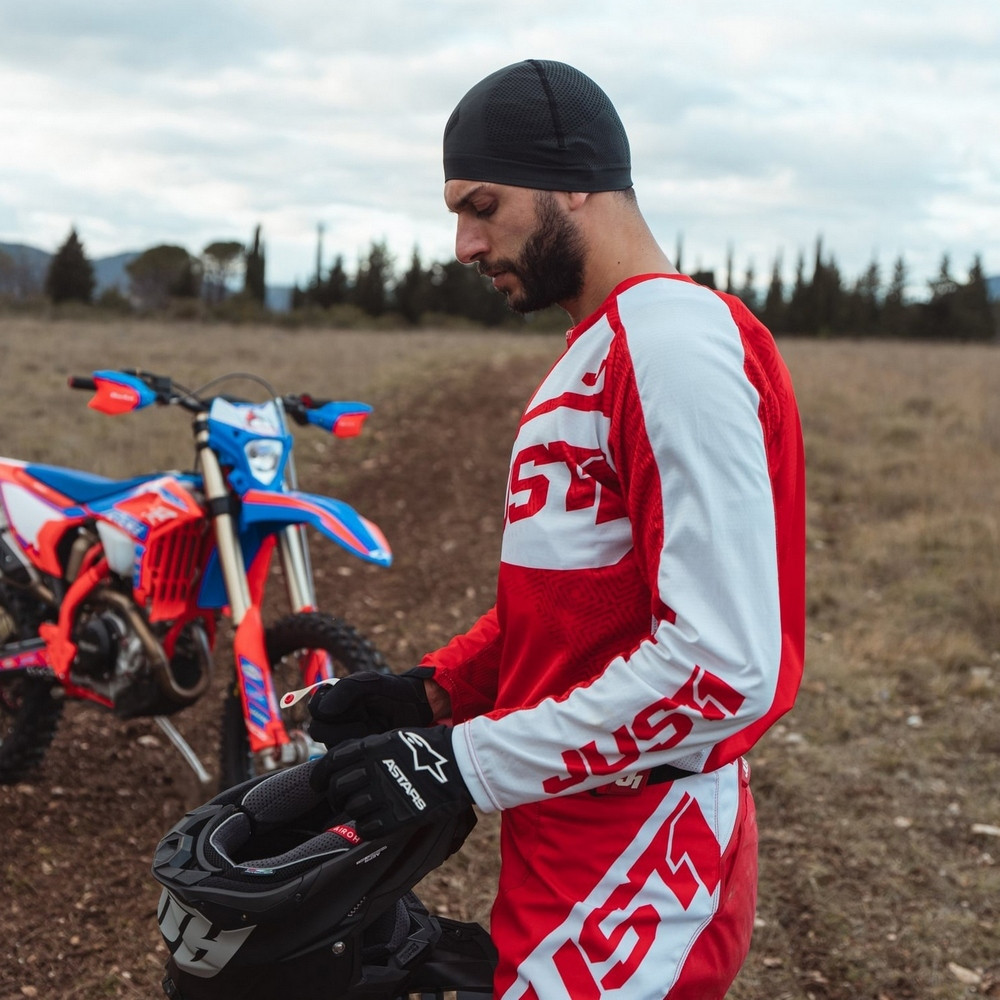 SOTOCASCO SIXS 4 SEASONS SCX V2 CARBONO NEGRO